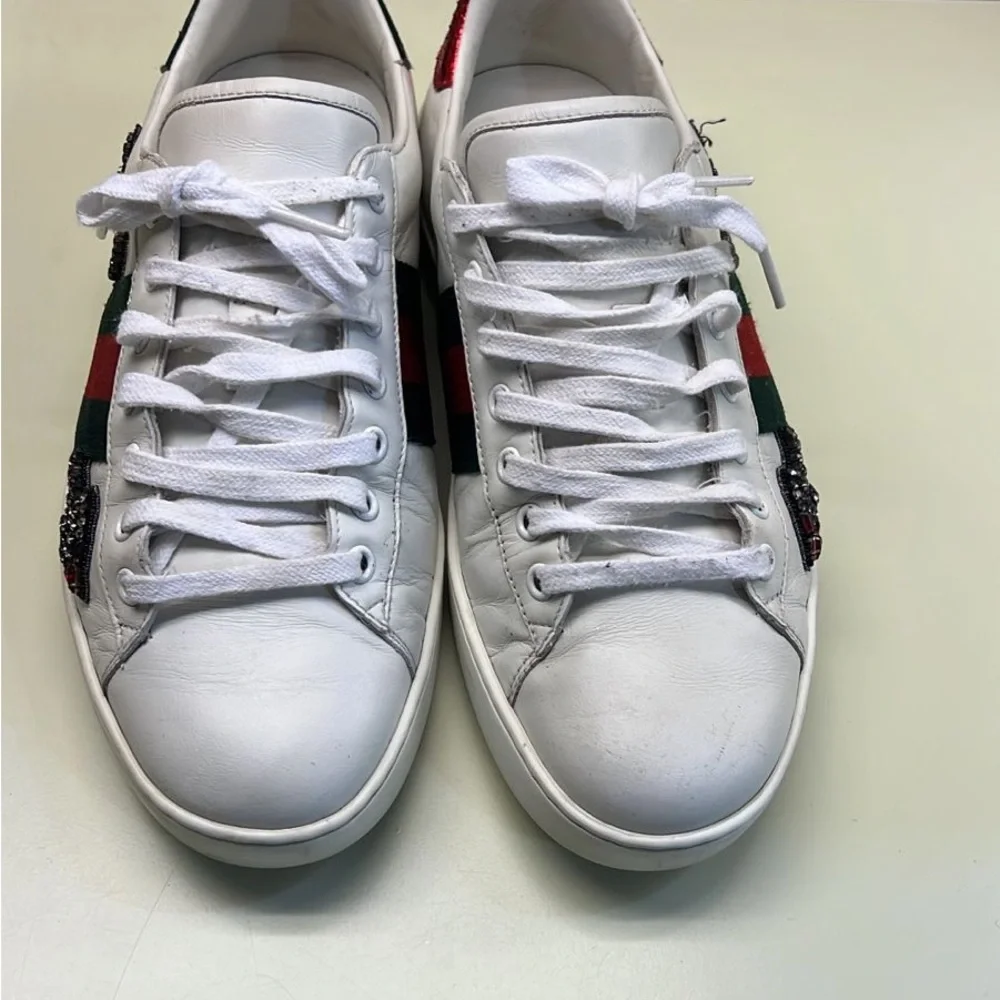 Gucci White Leather Sneakers with Green & Red Web and Embellished Bee size 7 - Picture 3 of 10
